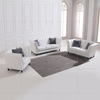Kleines weißes Wohnzimmersofa mit Blumenmuster