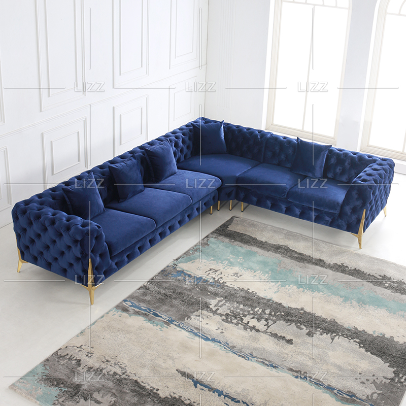 Modernes Sofa aus Blumenstoff mit Armlehnen